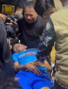 1458e33e-cbec-4f0a-982c-6a581e74aa03-229x300 Kondisi Terbaru Dede Sunandar Usai Pingsan di Ring Tinju, Vicky Prasetyo Minta Maaf