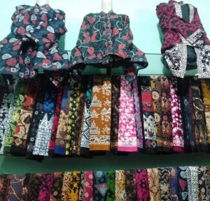 Screenshot_2026-10-02-20-37-30-323_com.android.chrome-edit-300x288 Hari Batik Nasional 2 Oktober: Sejarah, Makna Filosofis, dan Tren Fesyen Modern